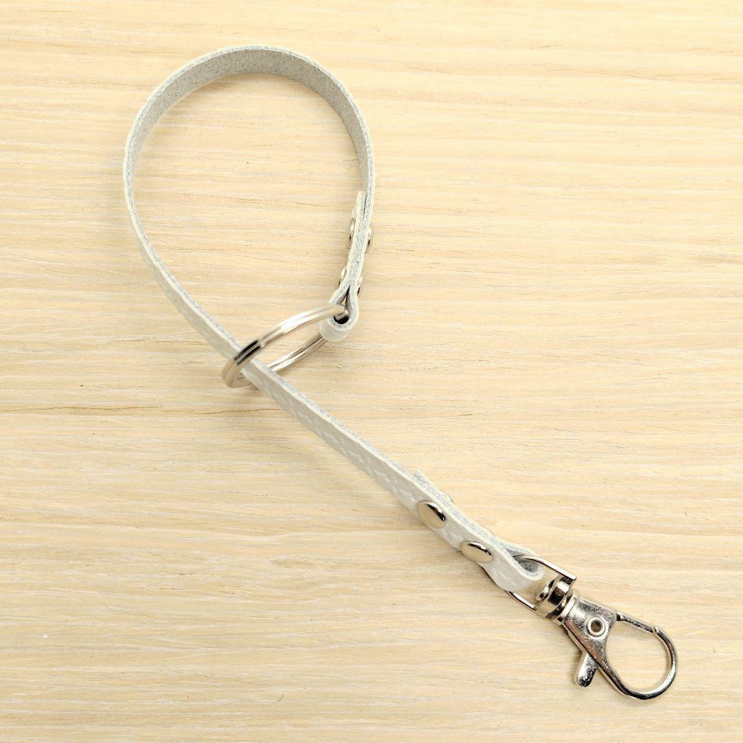 キーリング 細い 革 型押し白 ホワイト レザー キーホルダー バッグチャーム拍卖