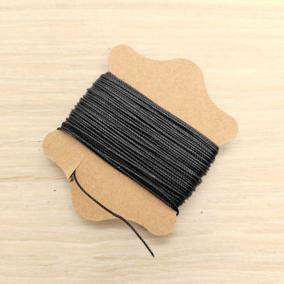 ロウビキ 丸紐 糸 0.65mm ブラック 黒 1個 手縫い糸 ワックスコード 蝋引き ロウ引き ラウンドスレッド レザークラフト 革製品の補修に拍卖