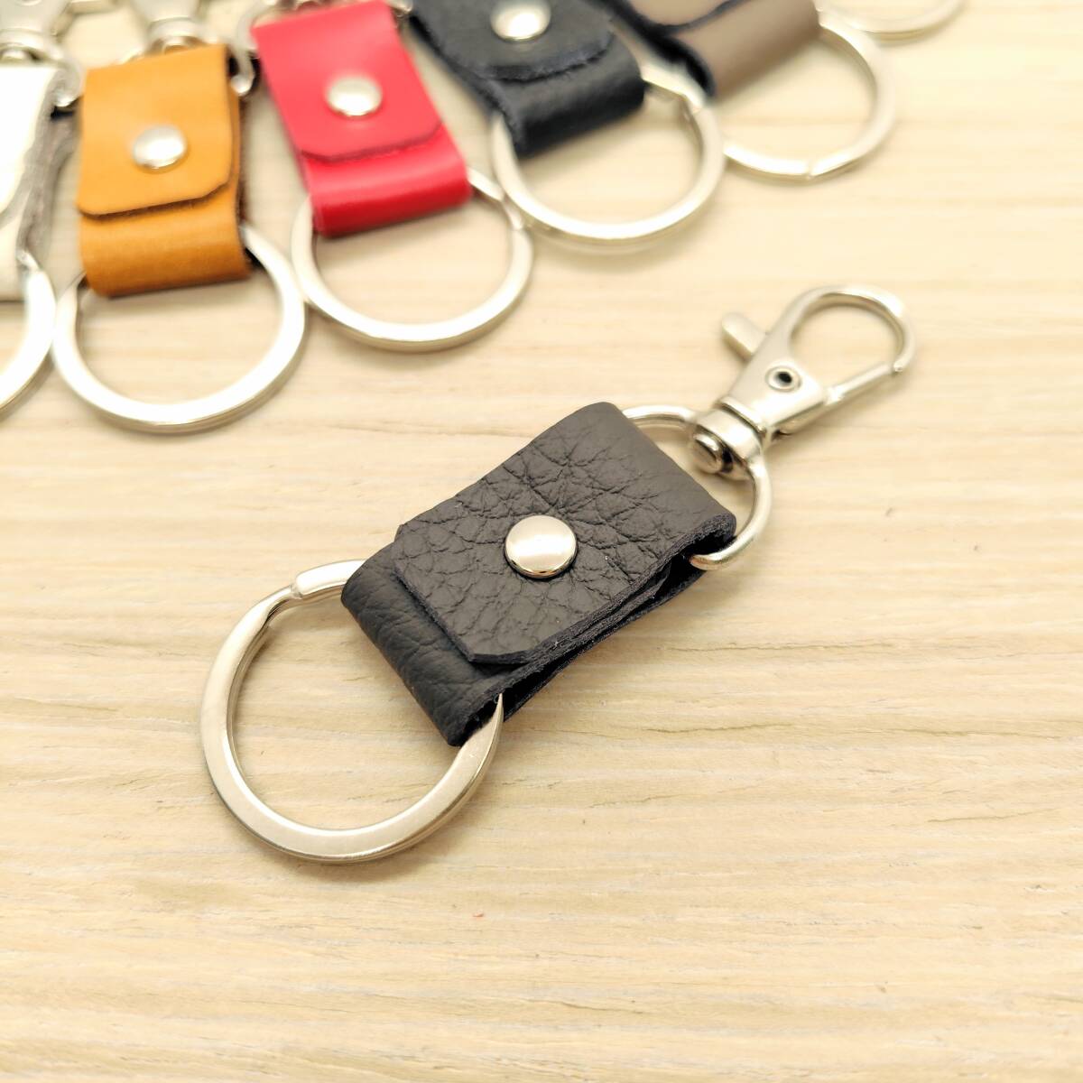 小さい キーホルダー 【ダークグレー】 チャーム 革 チャーム レザー ナスカン拍卖