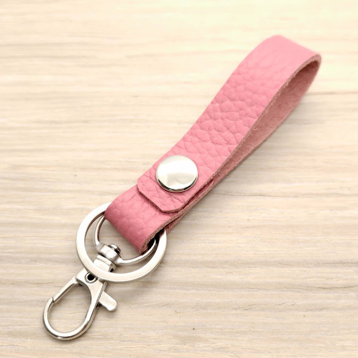 ループ キーホルダー 濃ピンク キーリング 革 レザー バッグチャーム拍卖