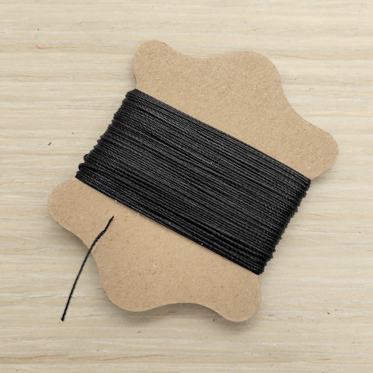 ロウビキ 丸紐 糸 0.55mm ブラック 黒 1個 手縫い糸 ワックスコード 蝋引き ロウ引き ラウンドスレッド レザークラフト 革製品の補修に拍卖