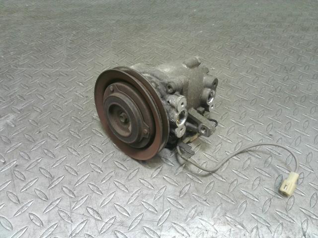 ダイハツ(DAIHATSU)※同梱不可※ムーヴラテ L560S A/Cコンプレッサー 品番 88320-97508 動作OK Vベルト 134a拍卖