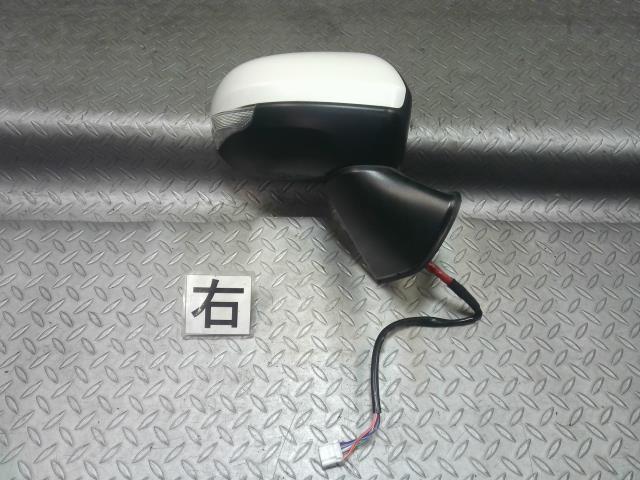 トヨタ(TOYOTA)※同梱不可※ルーミー M900A 右サイドミラー 右ドアミラー カラー W24 品番 87910-B1620拍卖