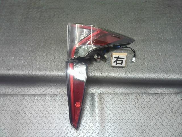 トヨタ(TOYOTA)※同梱不可※プリウス ZVW55 右テールランプ 品番 81551-47281 LED フォグ無タイプ フィニッシャ-付(イチコ47-79)拍卖