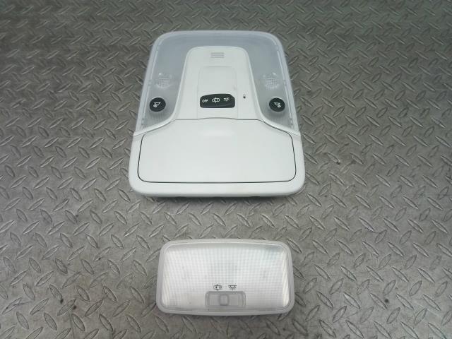 トヨタ(TOYOTA)※同梱不可※プリウス ZVW55 ルームランプ 品番 81208-47310-B0 2個セット 使用感有 動作OK拍卖