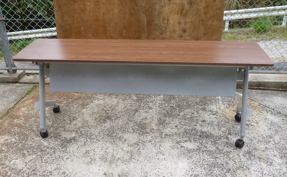 藤沢工業 TOKIO フォールディングテーブル ATN-P1845 パネル有 中古 天板跳ね上げ式テーブル スタッキング ③拍卖