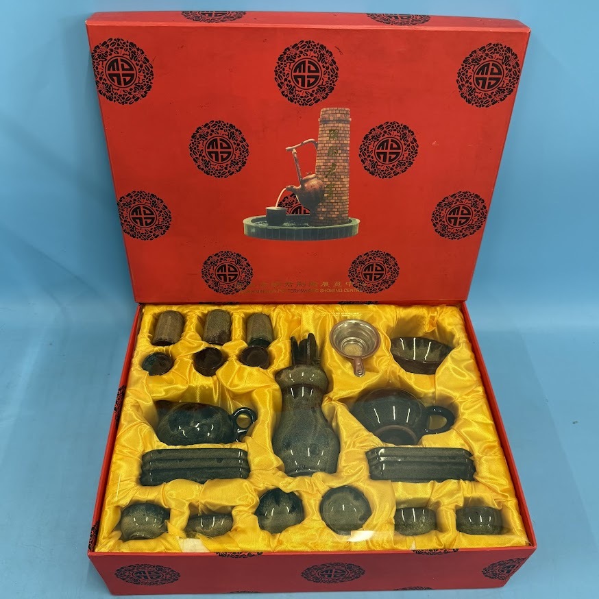 【A955-10】 中国 茶器セット 茶壺 / 茶海 /茶托×6 / 茶杯 / 茶漉 / 聞香杯×6 / 口杯×6 / 竹茶挟 / 竹茶匙茶針 / 茶則 / 茶道具壺 拍卖