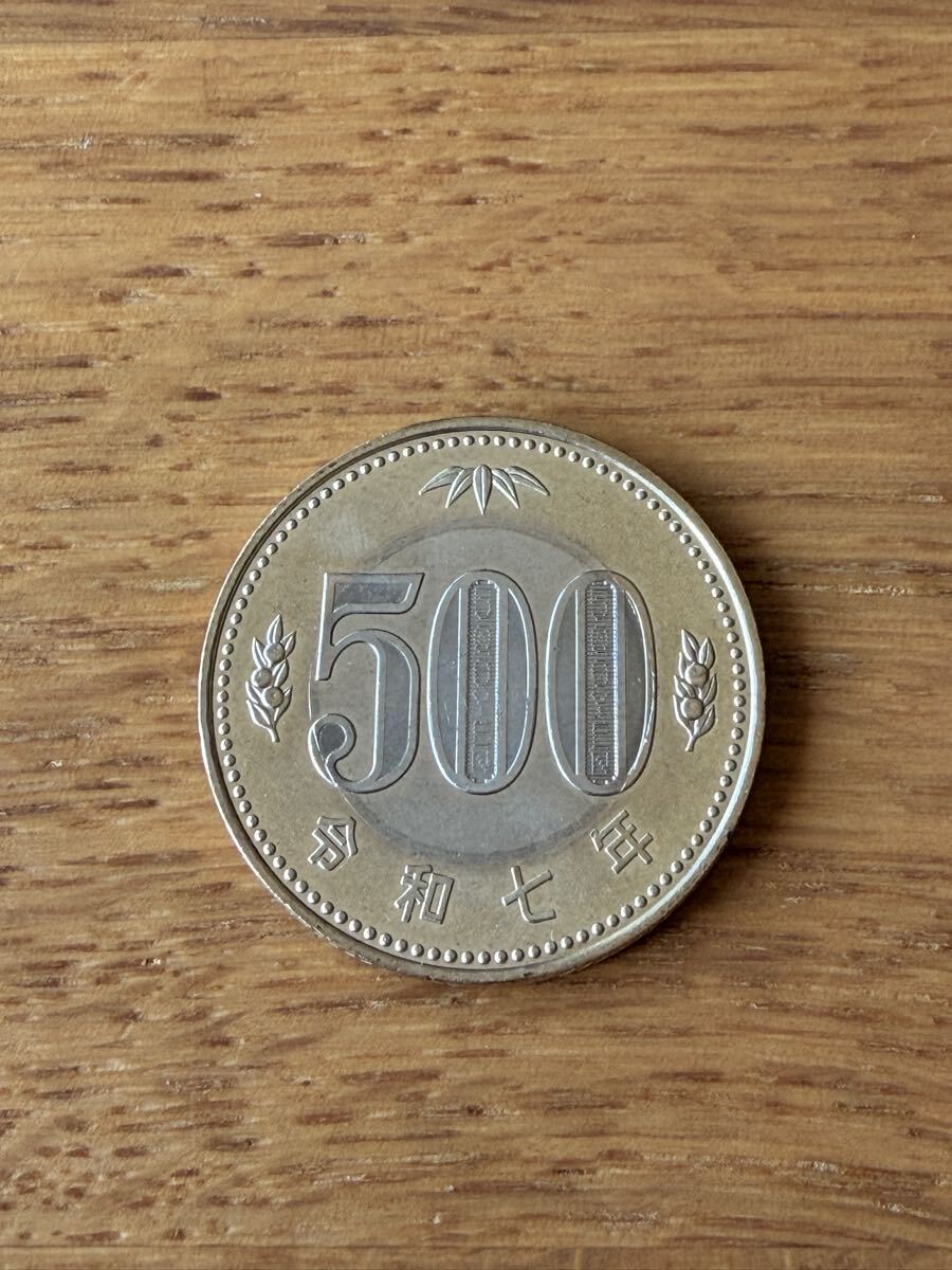 令和七年(7年)発行 500円玉硬貨 1枚 五百円玉 流通品②拍卖