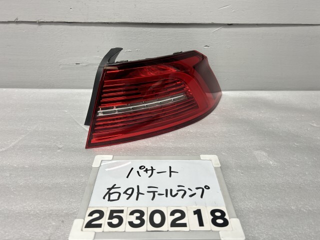 VW パサート 3CCZE 右テールランプ 外側 LED 点灯OK B8 セダン TSIハイライン LC9X 3G5945208C P-7 016865拍卖