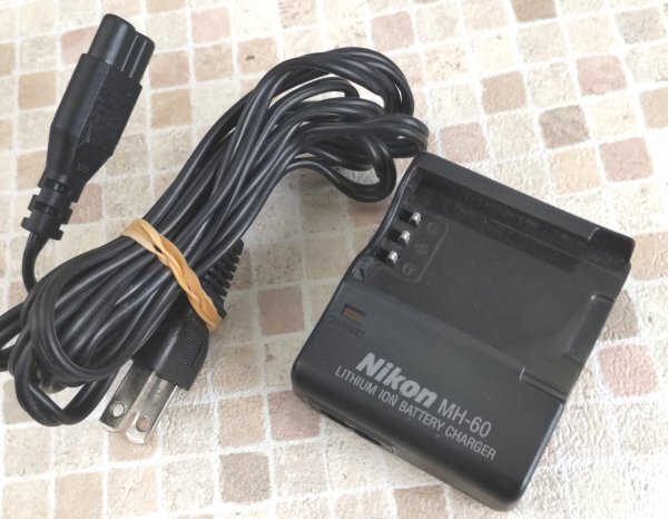 NIKON ニコン 【純正品】 バッテリー 充電器 MH-60 動作OK拍卖