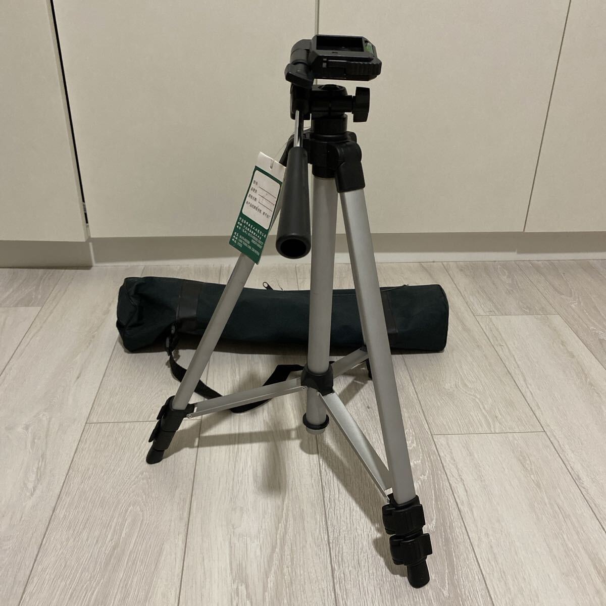 新品 三脚 カメラ三脚シルバーカバー付き拍卖