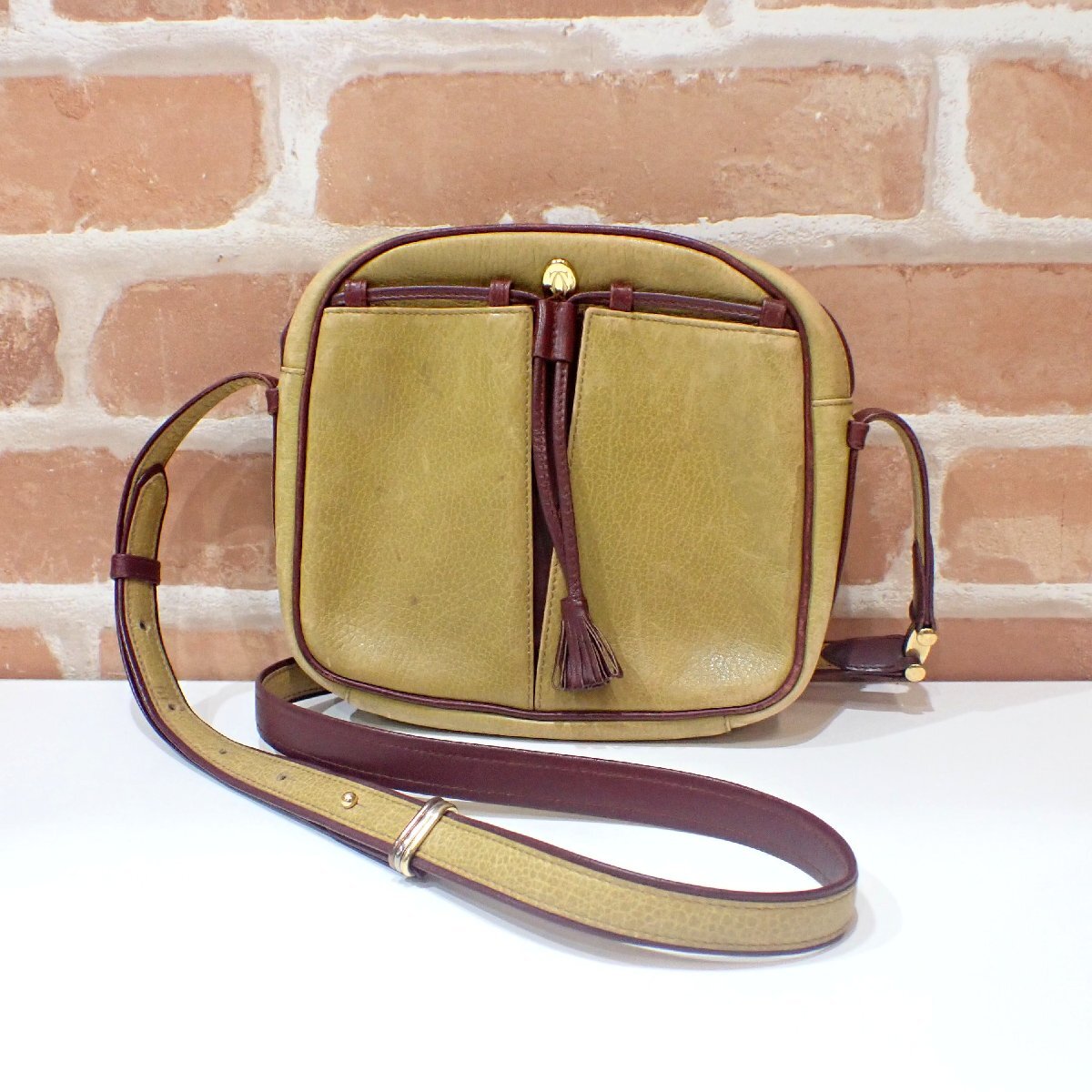 A461【本物保証】Cartier カルティエ マストライン トリニティ ショルダーバッグ マスタード系 スペイン製 TRINITY レザー ヴィンテージ拍卖