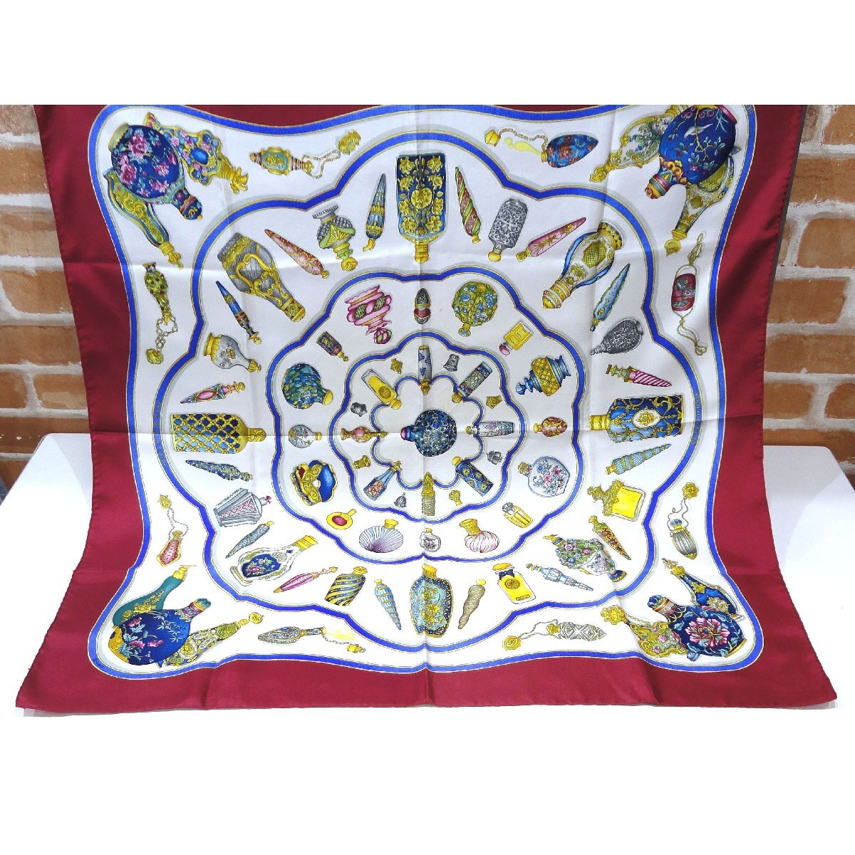 A491T【本物保証】 エルメス HERMES カレ90 シルク スカーフ 香水瓶拍卖