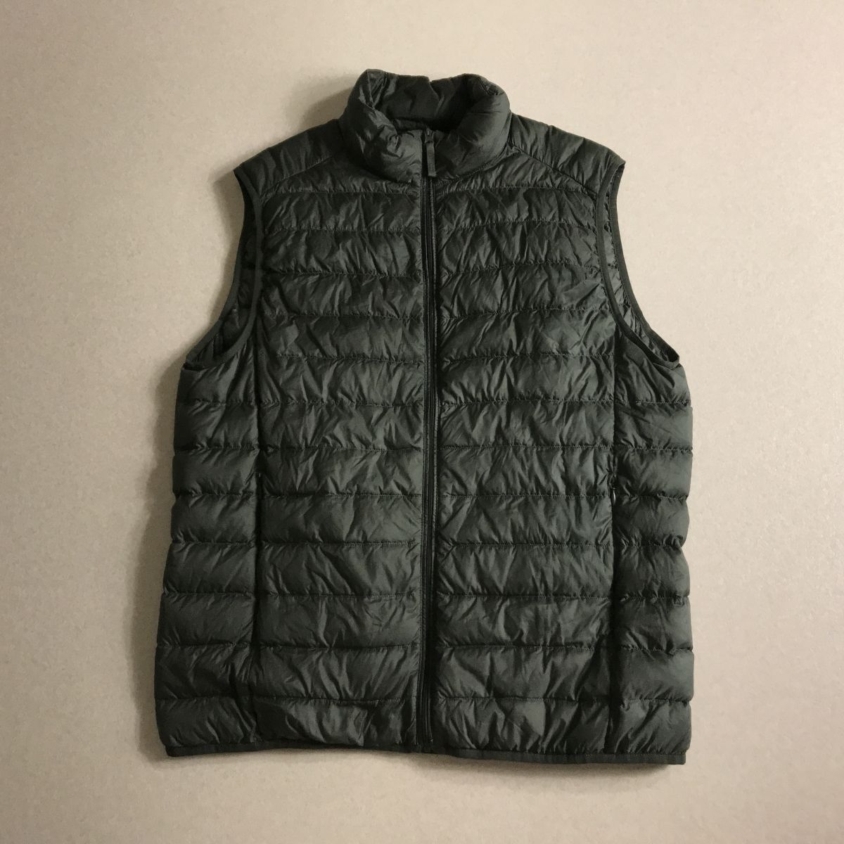 □ UNIQLO メンズサイズ ultra light down ウルトラライトダウン 軽量 ダウンジャケット ベスト拍卖