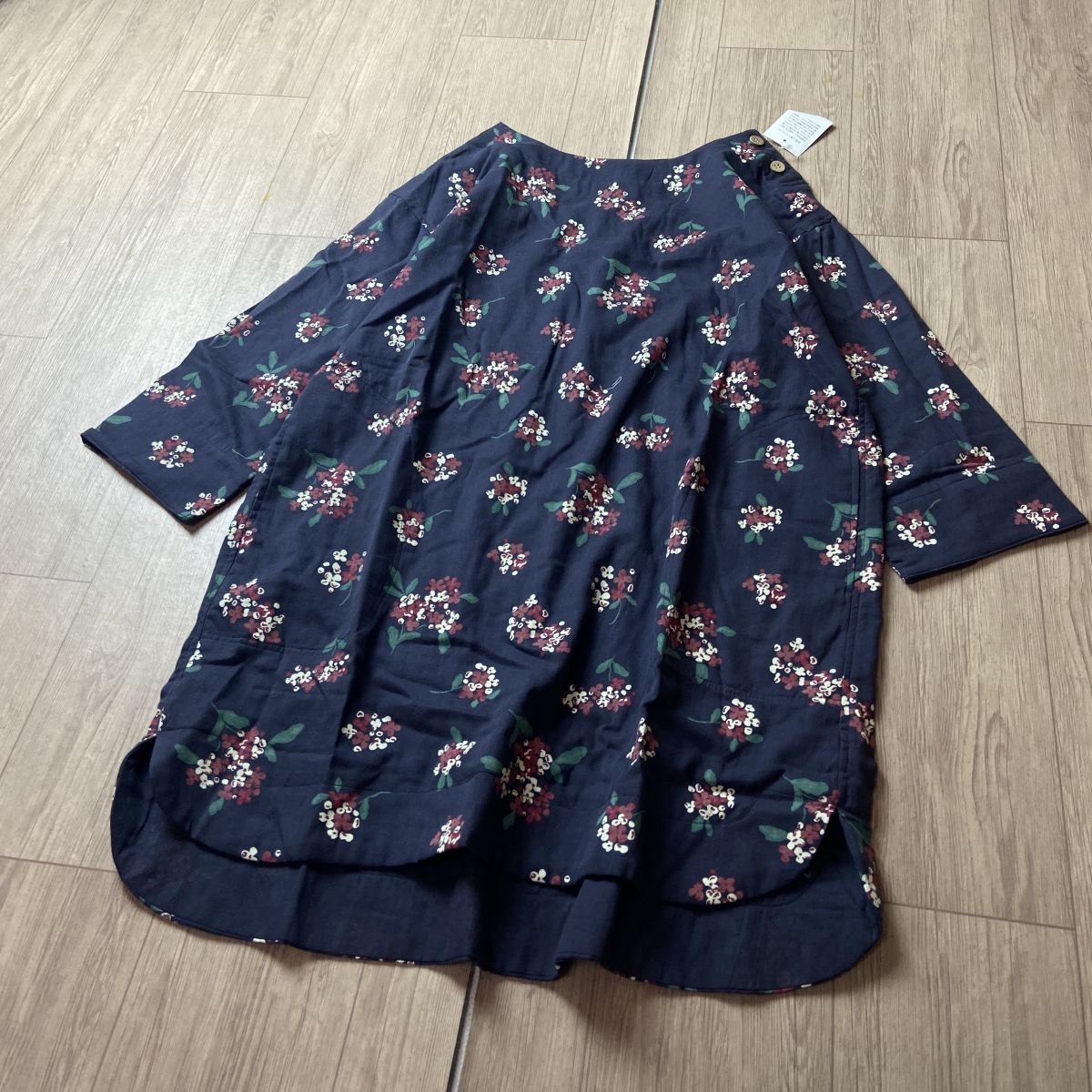 新品 ARROUND ダブルガーゼ フラワープリント 花柄 チュニック ネイビー拍卖