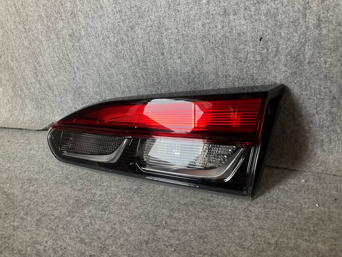 5459 カローラクロス ZVG10/ZSG10 テールレンズ LED 右 ☆拍卖