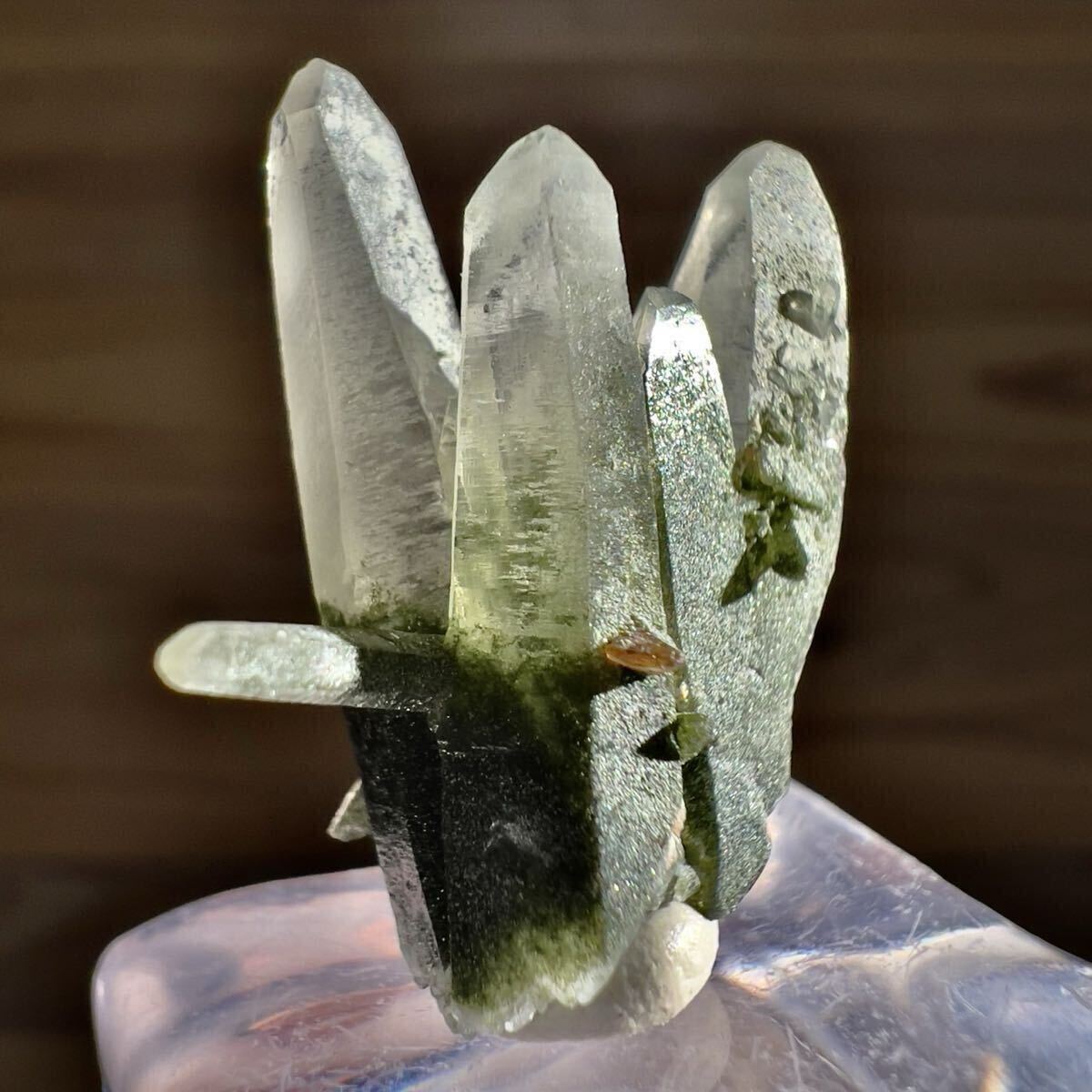 【ガネーシュヒマール】ヒマラヤ水晶 クローライト アクチノライト 角閃石 レインボー 虹 水晶 天然石 原石 鉱物 鉱物標本 標本 鉱石 石 1拍卖