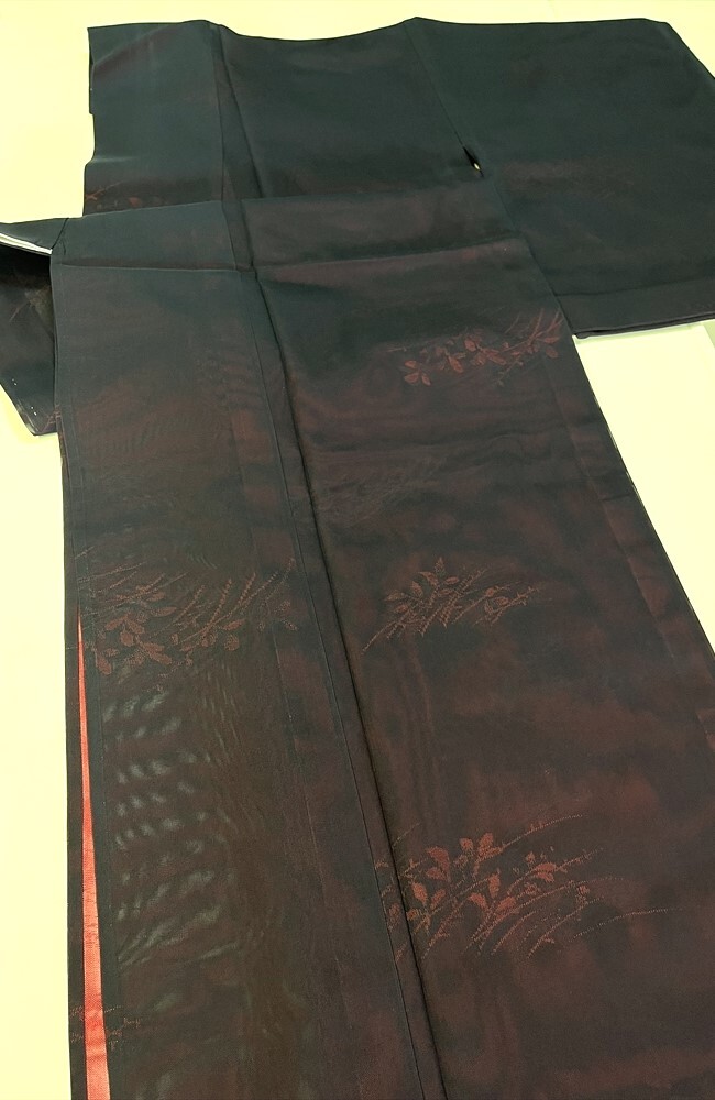 花とら●リサイクル着物 ポリエステル 洗える着物 玉虫 濃赤と紺 紗 小紋 リメイク 素材 250916拍卖