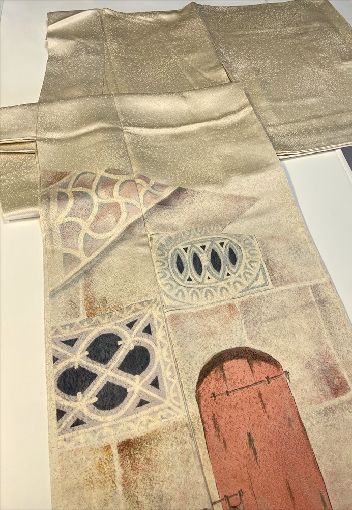 花とら●リサイクル着物 色留袖 クリーム色 紋綸子 モダン柄 ドア リメイク 素材 250916拍卖