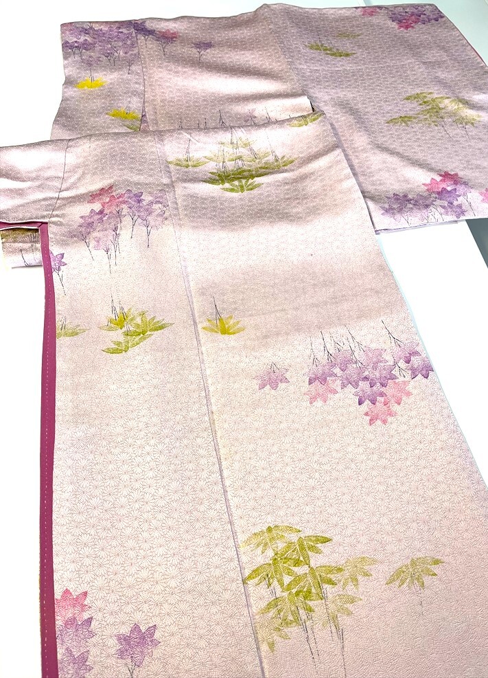 花とら●リサイクル着物 小紋 綸子 鮫小紋 菊 笹 型染 ピンク 着用可能 リメイク 素材 250917拍卖