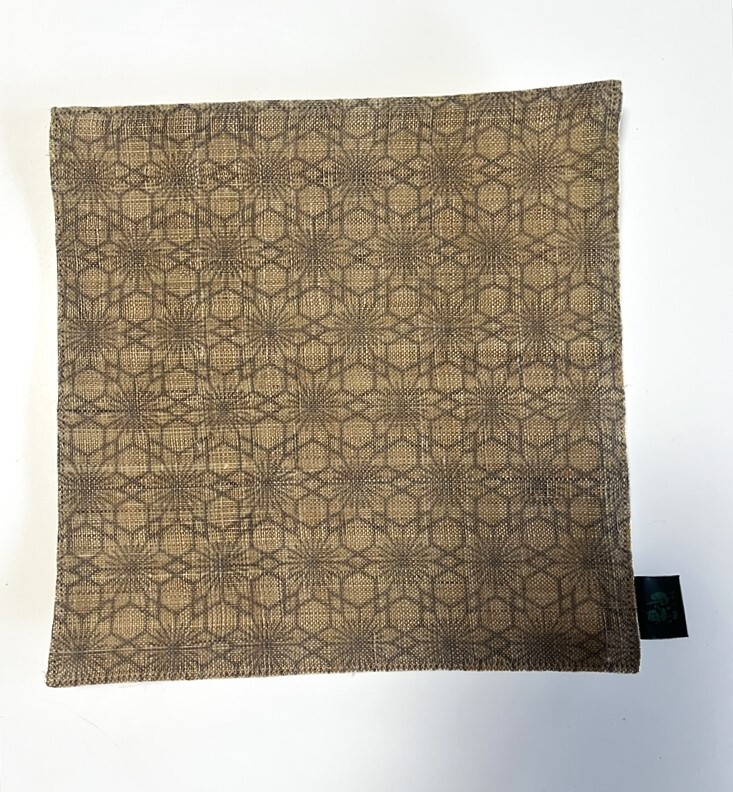 花とら●リサイクル小物 麻 小物マット 花瓶敷 大コースター 17cm角 未使用品 美品 麻の葉 幡 251013-4拍卖