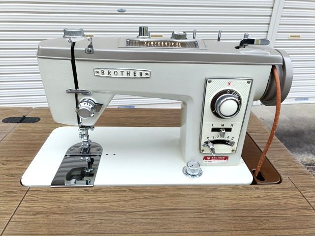 ■昭和レトロ BROTHER 足踏み ミシン ZU2-B680 ブラザー 家庭用 手動ミシン 椅子付き 良品 アンティーク拍卖