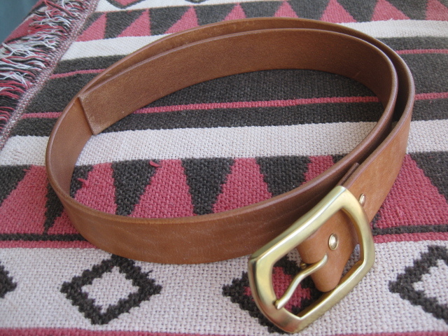 ★サドルレザー 牛ヌメ革 ワックス仕上げ ショルダーレザーベルト 幅35ミリ 生成り ナチュラル★ ハンドメイド アメカジ ハーレー拍卖