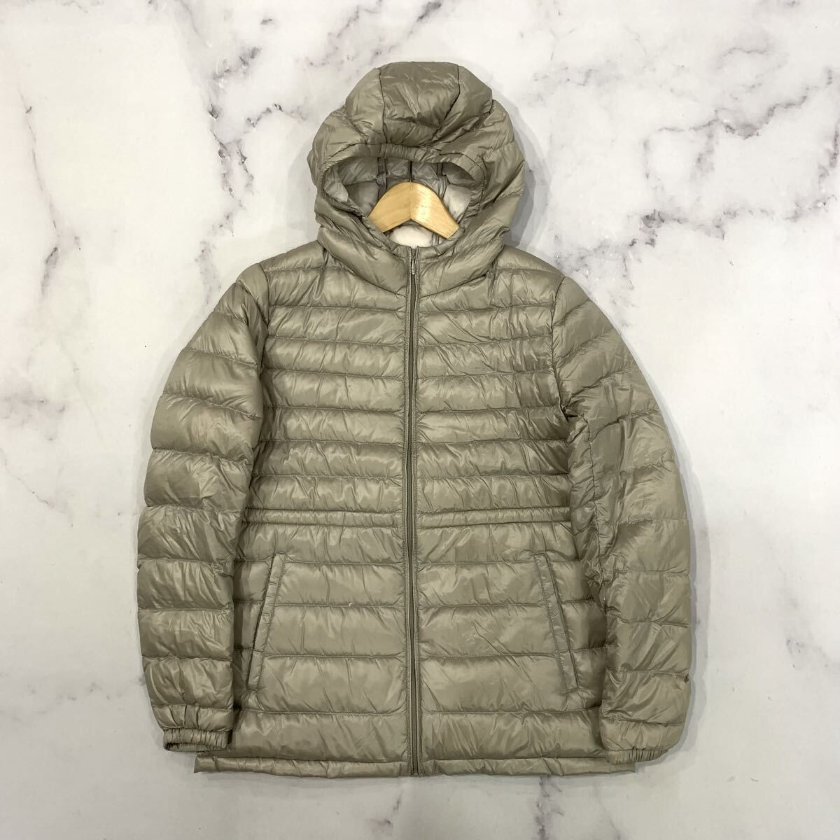 A15 ▼ 保温性抜群 'ダウン90%使用' UNIQLO ユニクロ ウルトラライトダウンジャケット 中綿 ジップアップ パーカ M レディース アウター拍卖