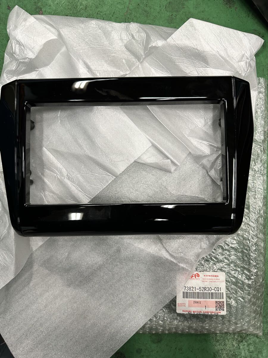 オーディオ交換ガーニッシュ 8インチモデル用「スズキ純正用品」スイフト/スイフトスポーツ拍卖