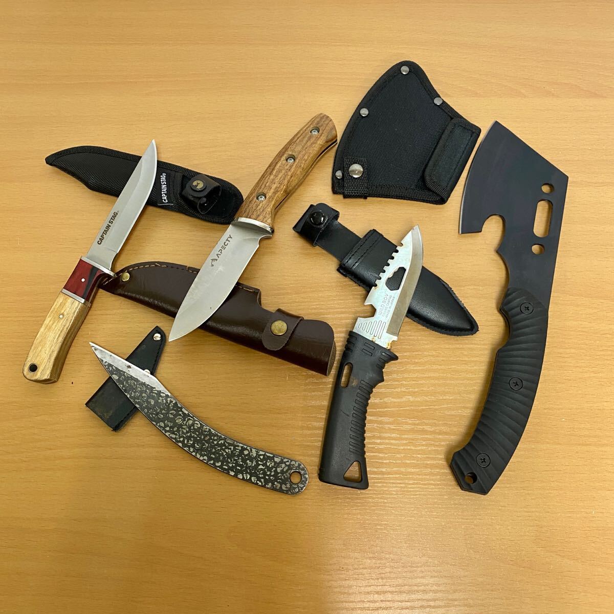 アウトドアナイフ いろいろ APECTY キャプテンスタッグ WILD BOY 他 まとめて5点 ナイフ 斧 接木切出し キャンプ アウトドア 現状品拍卖