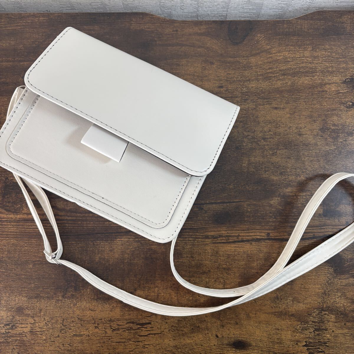 バッグ ショルダーバッグ 斜め掛け 白 ホワイト 小さめ 鞄 レディース 拍卖
