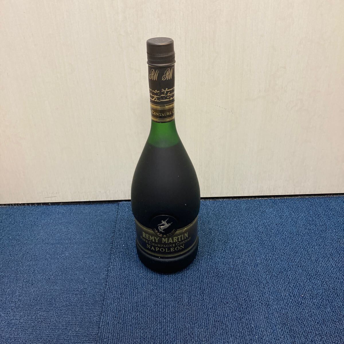 38983 1022Y 未開栓 保管品  REMY MARTIN レミーマルタン NAPOLEON ナポレオン FINE CHAMPAGNE COGNAC 750ml拍卖