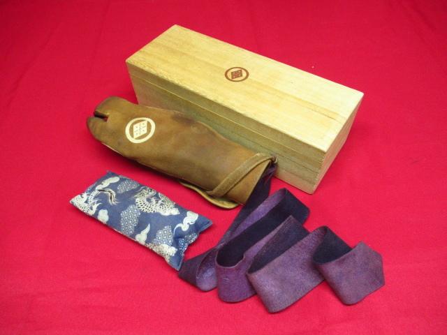 弓道 かけ ゆがけ 弓掛 三つかけ 斤冢 きんちょう 箱付き 管理7S1007C-I1拍卖