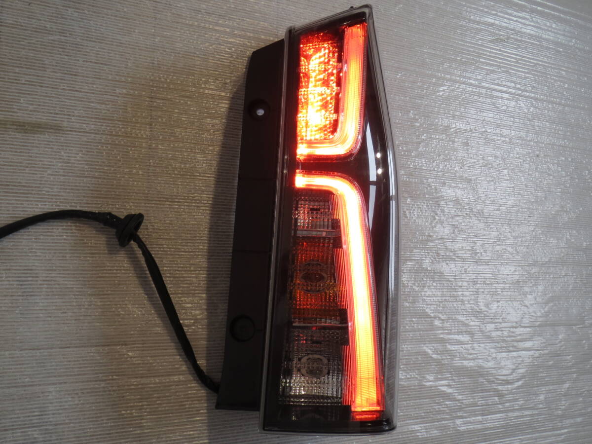 タント カスタム 5BA-LA660S 右 テールライト 純正 テールランプ拍卖