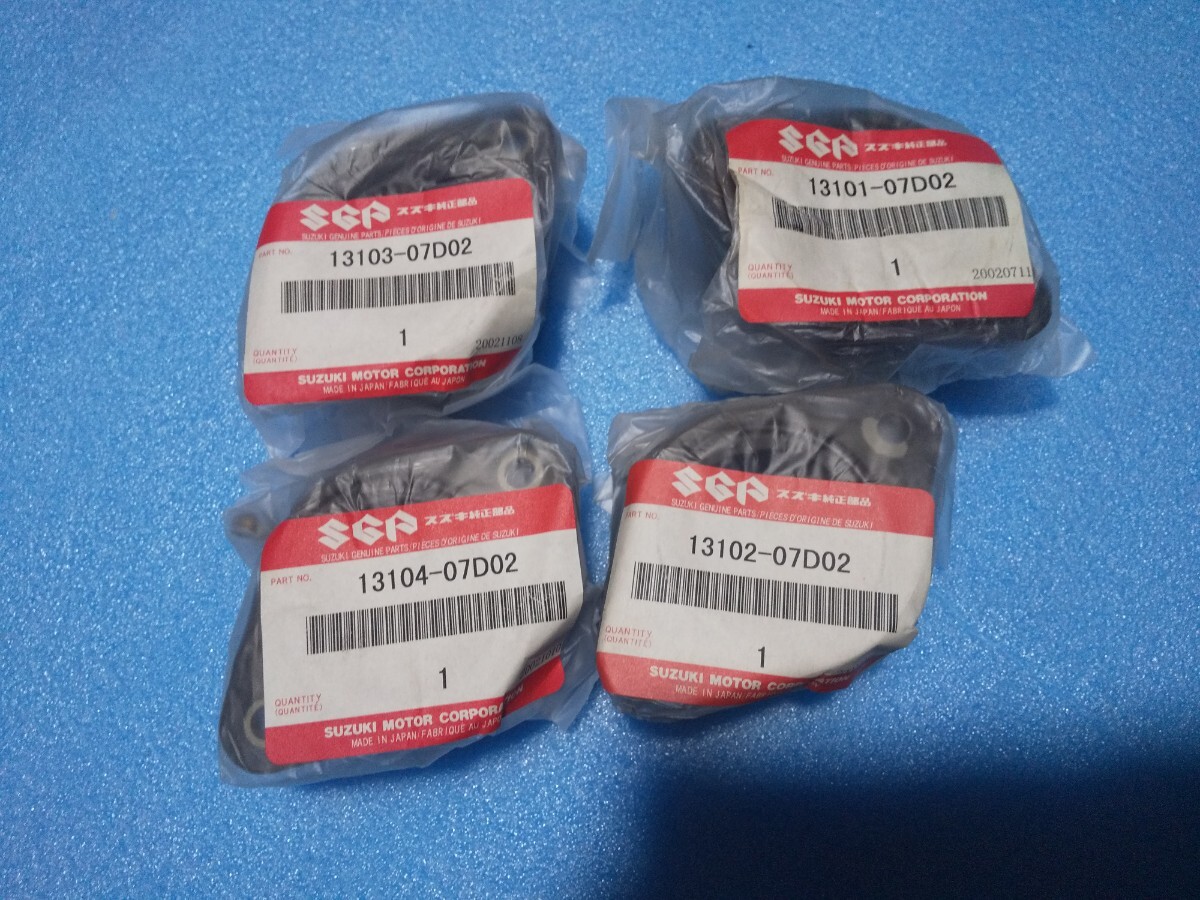 GSX-R1100 GU74 GV73 インシュレータ 未使用拍卖