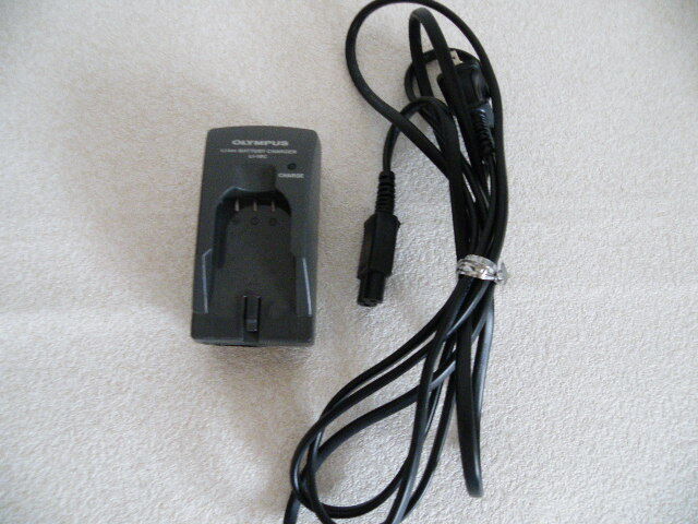 ***☆★ 純正 充電器 ,OLYMPUS バッテリーチャージャー LI-10C拍卖