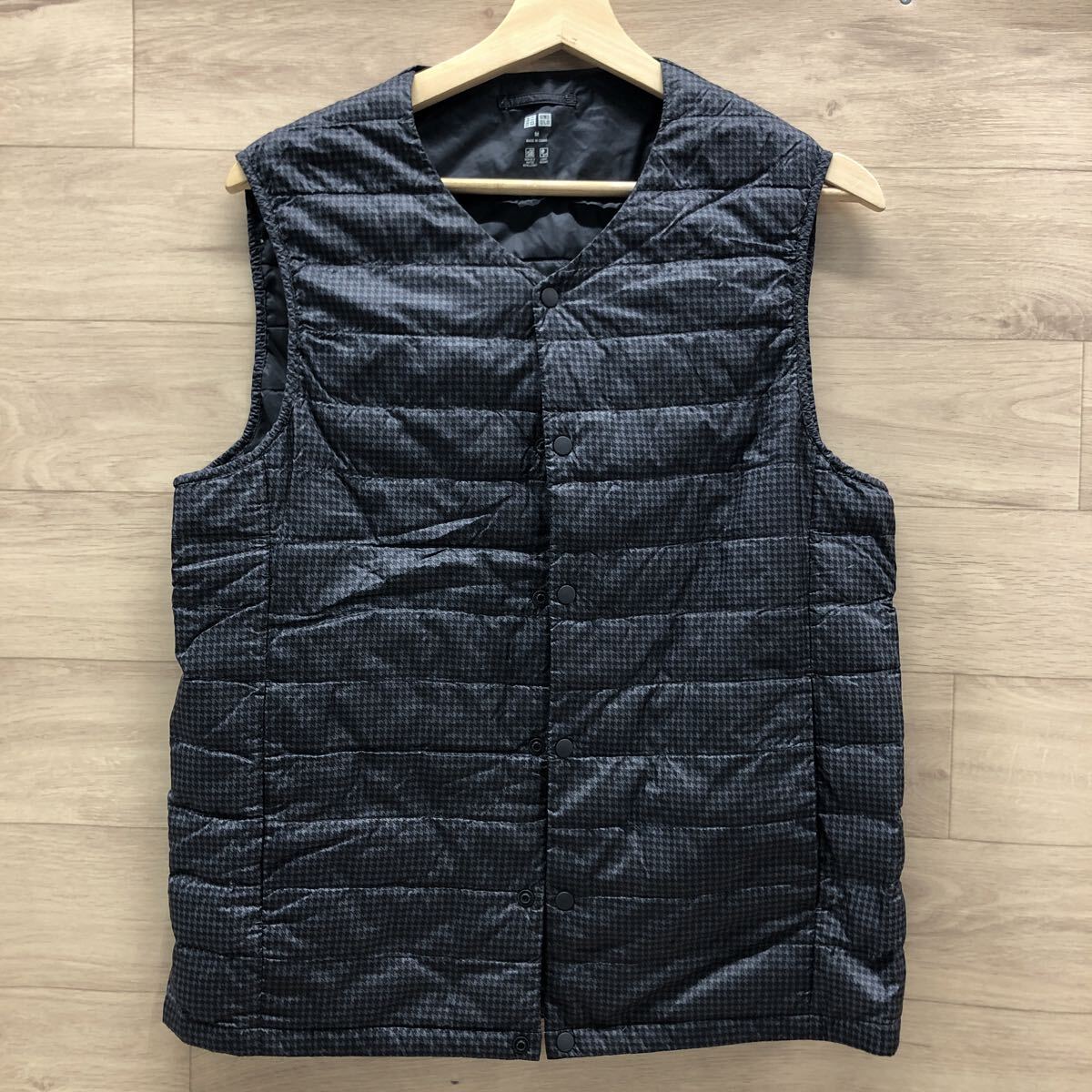 N781 3P-251003-617 UNIQLO ユニクロ ウルトラライトダウンベスト コンパクトベスト Vネック 千鳥格子柄 ブラック グレー メンズ M拍卖