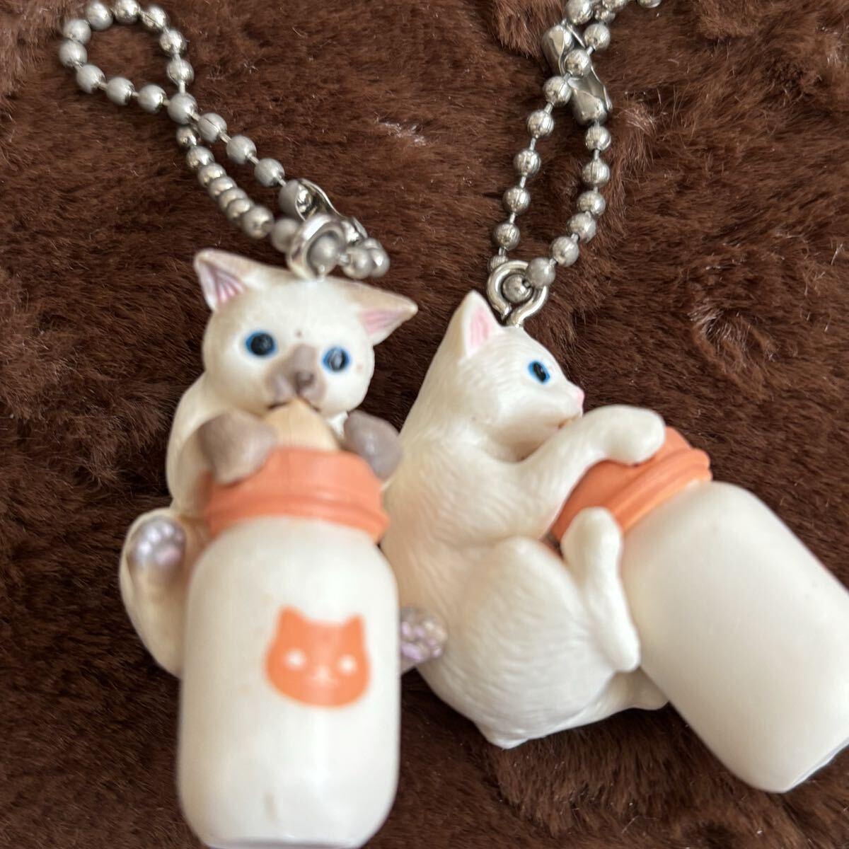 ミルクのじかん 子猫編 ガチャガチャ ミルクの時間 ネコ 補給瓶 シャム 白猫 2個セット ボールチェーン付き フィギュア ガチャポン ねこ拍卖