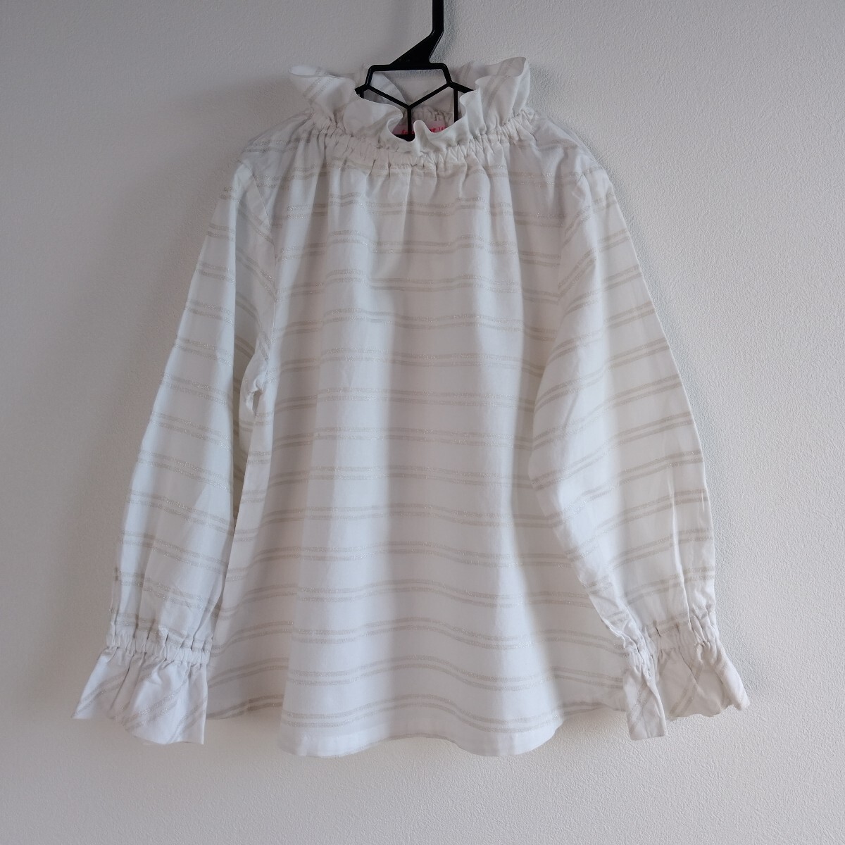 ファミリアプルオーバーブラウススリット糸入り拍卖