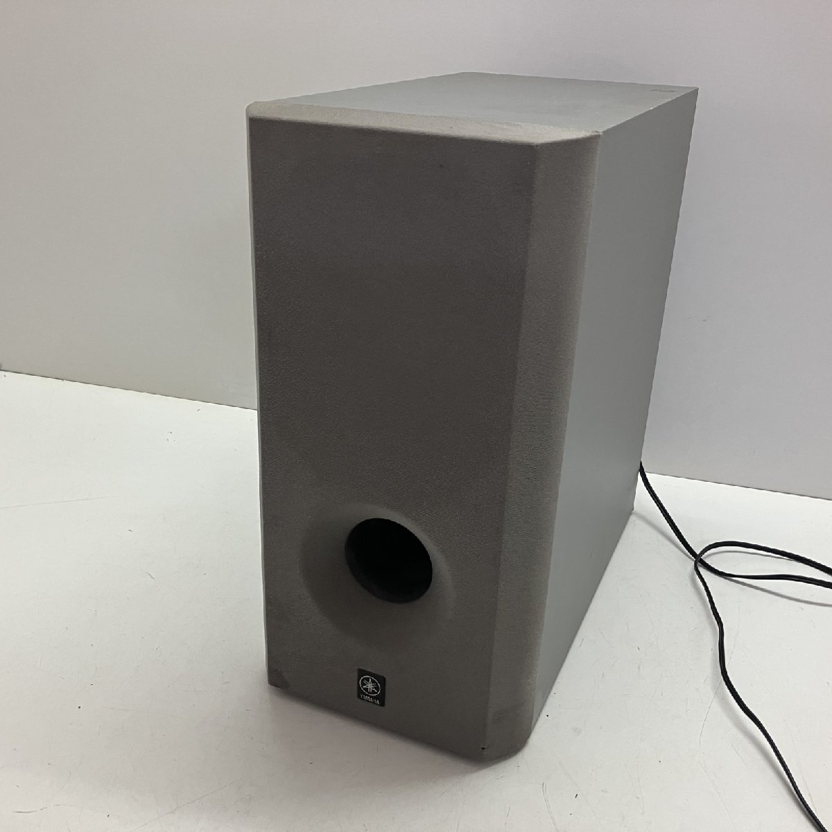 ◆ 【ジャンク品】 YAMAHA ヤマハ オーディオ機器 サブウーファースピーカー ウーハー AV機器 通電のみ確認済 SW-P201 現状品 9.1kg拍卖