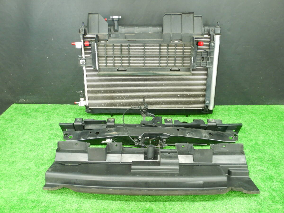 16C】【送料記載】 エクストレイル HNT32 ラジエター・コンデンサー・EVクーリング・ファン・アッパーサポート【504011】 拍卖