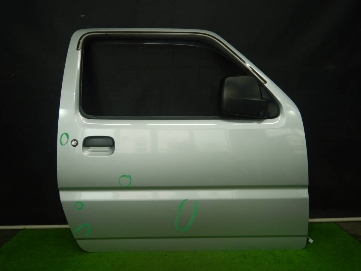 16E】【Z2S】 ジムニー XG TA-JB23W 右ドア 68001-81A01 【送料記載】【508267】拍卖