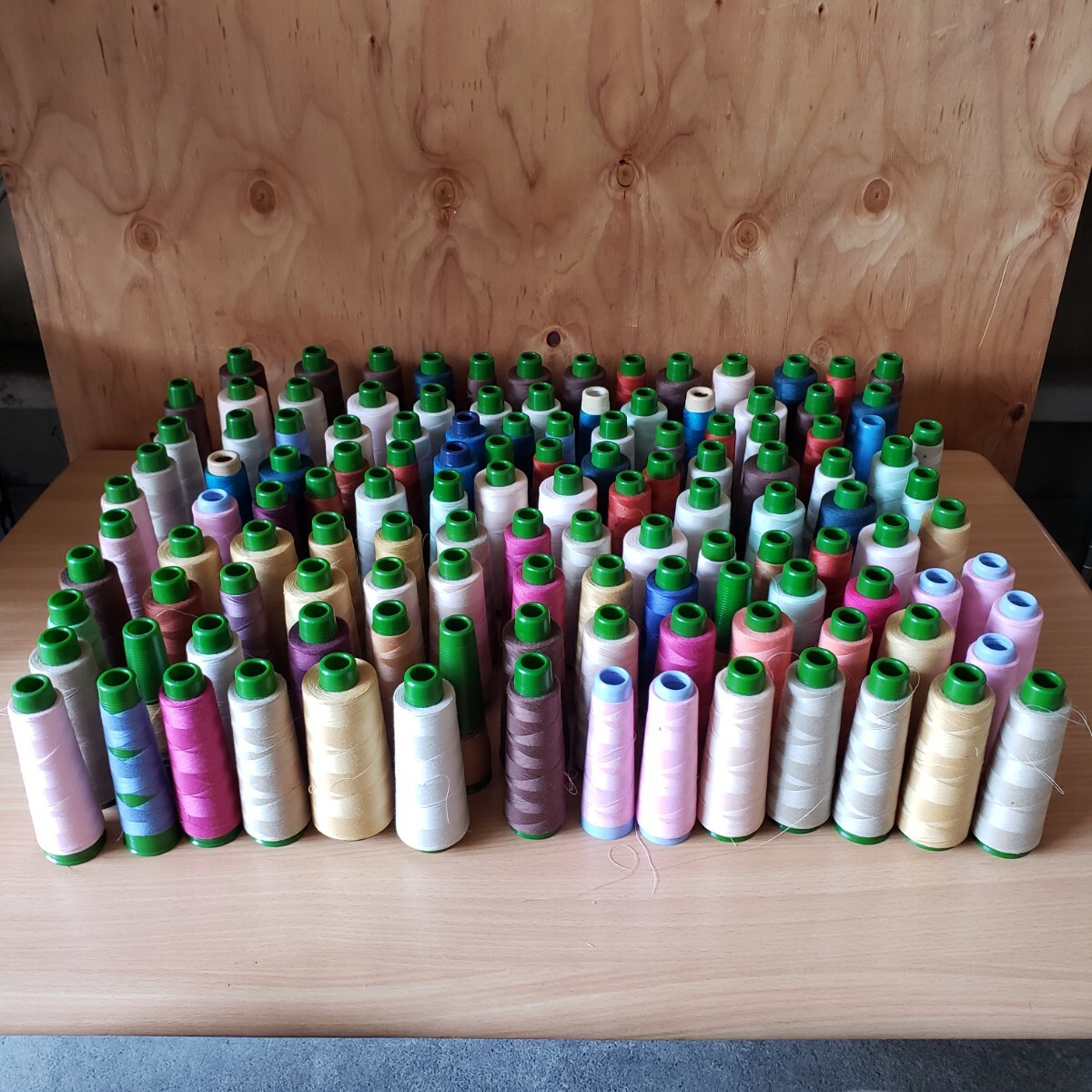 キンバスパン テトロンスパン など 工業用ミシン糸 ロックミシン糸 ミシン糸 大量 約125本 まとめ売り【CAセット】拍卖