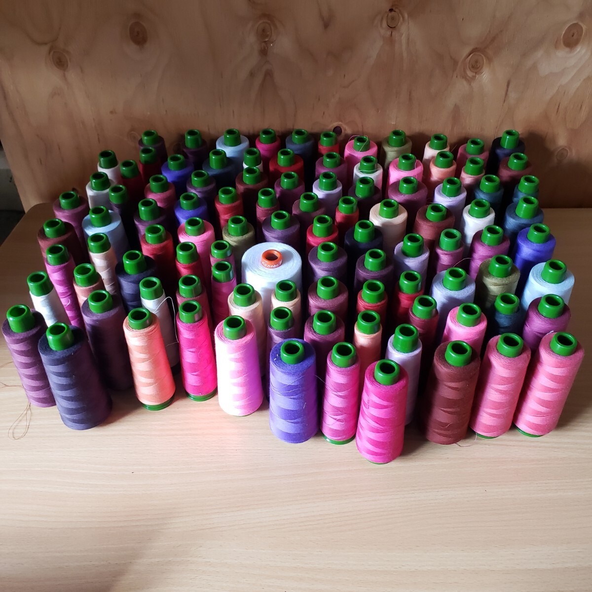 キンバスパン カネボウ など 工業用ミシン糸 ロックミシン糸 ミシン糸 大量 約100本 まとめ売り【CEセット】拍卖