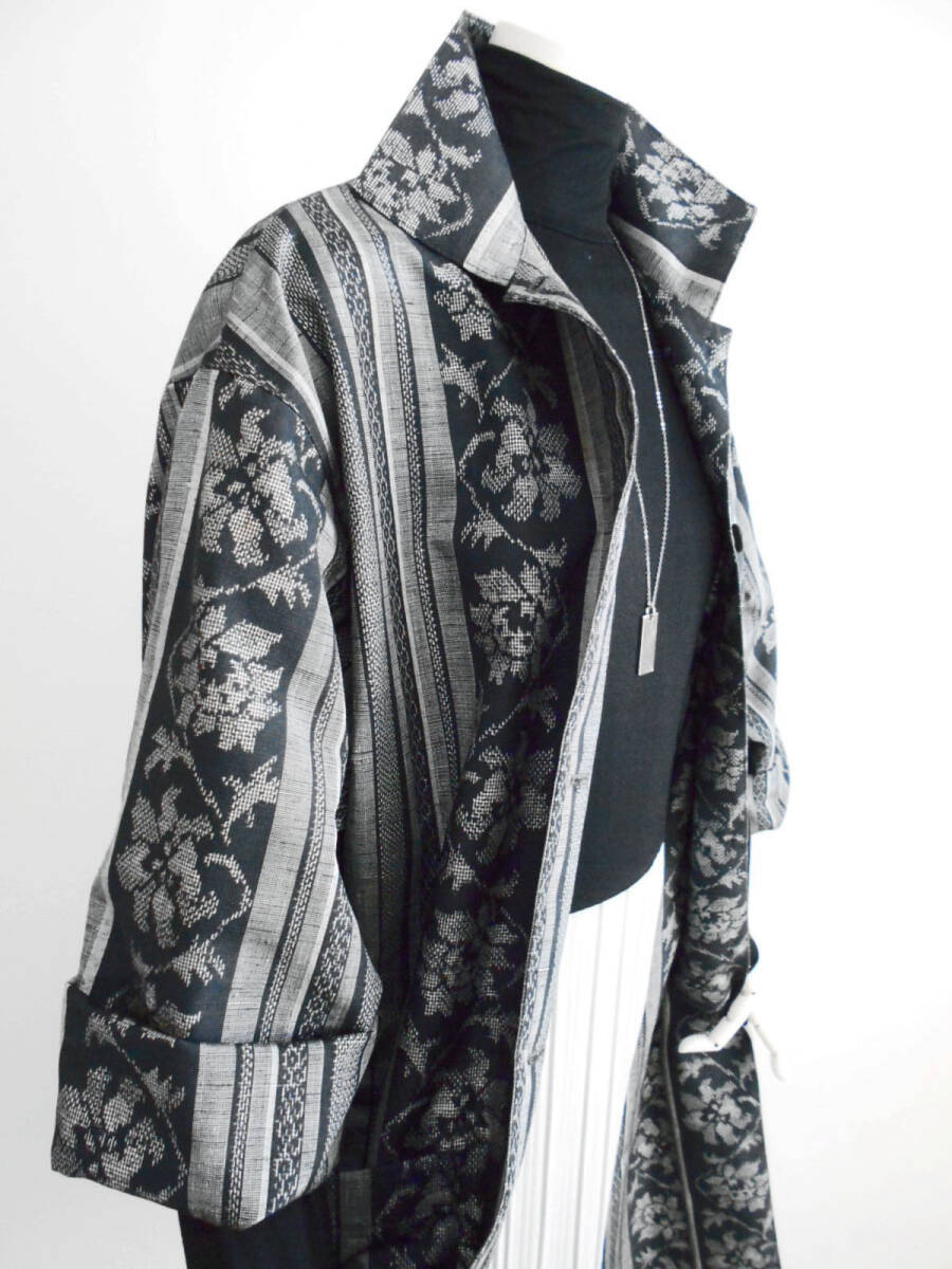 紀紀/正絹紬、モノクロ花縞ホリゾンタルカラーコート/着物リメイク拍卖