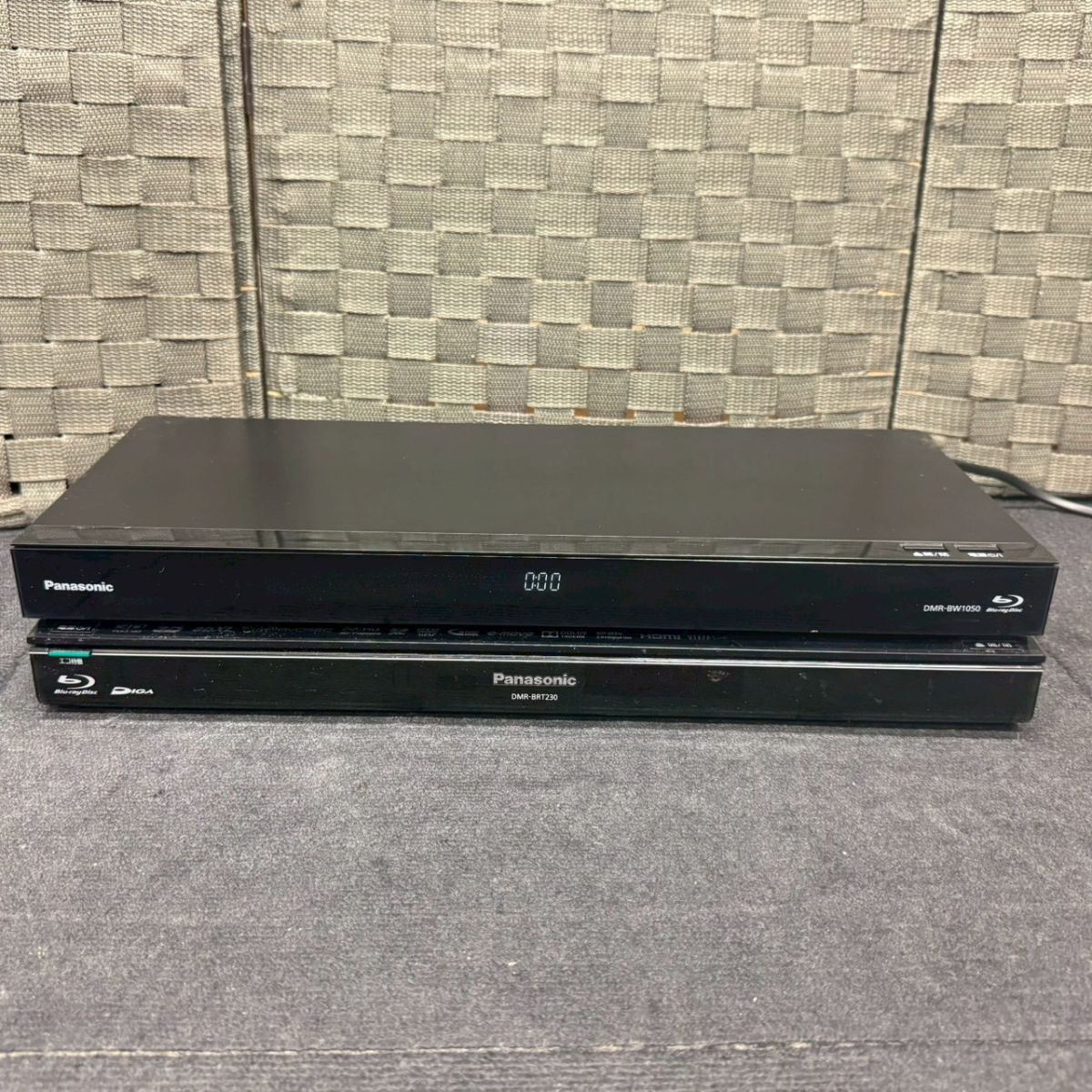 G928-O55-1593 Panasonic パナソニック ブルーレイディスクレコーダー 2点まとめ/2018年製 DMR-BW1050/2012年製 DMR-BRT230/通電OK OA拍卖