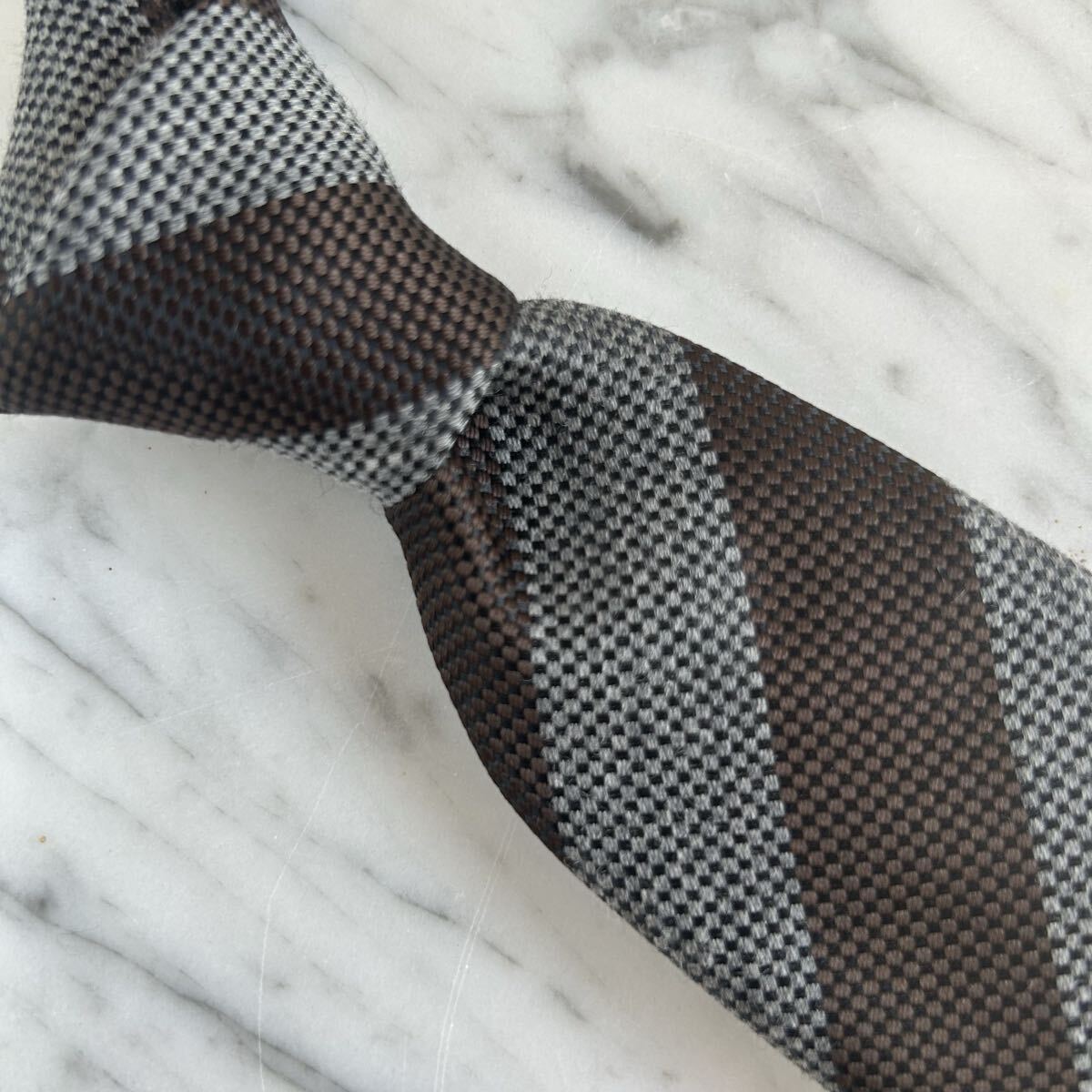 【新品】シルクウールグレー×ブラウンバスケットストライプ拍卖