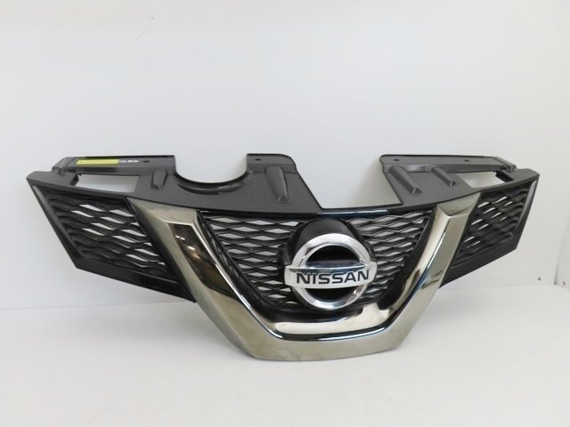 【即決有】 日産 エクストレイル T32 前期 純正 フロントグリル スモークメッキ 62310 4CE0A (n011858)拍卖