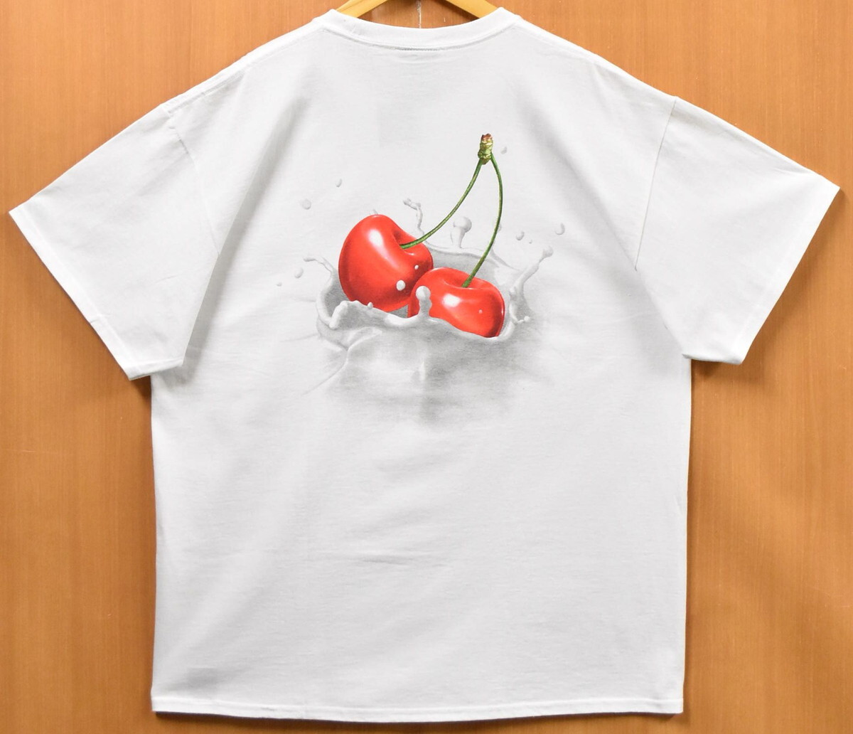 【未使用品】展示品 ビッグサイズ HUF ハフ 半袖Tシャツ ロゴ プリント WET CHERRY ホワイト メンズXL 新品(44128拍卖