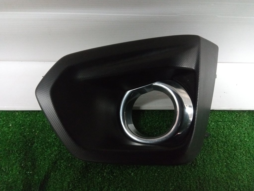 ★中古品★SUBARU スバル インプレッサスポーツ GP フォグランプカバー 品番 : 57731FJ030【他商品と同梱歓迎拍卖